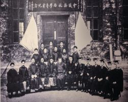 根据《山西大学堂创办西斋合同二十三条》，西学专斋正式收归山西当局管理。
